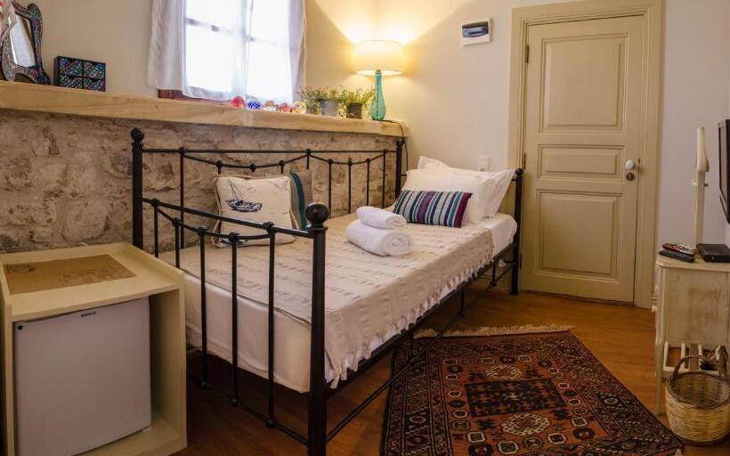 חדר סטנדרט יחיד, Macaron Konagi