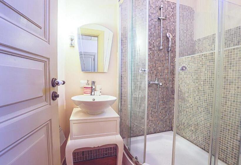 חדר סטנדרט יחיד, Macaron Konagi