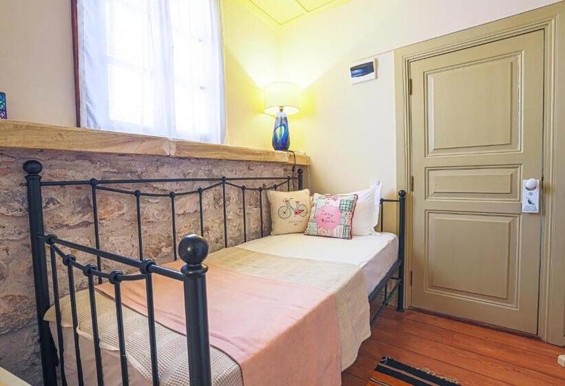 חדר סטנדרט יחיד, Macaron Konagi