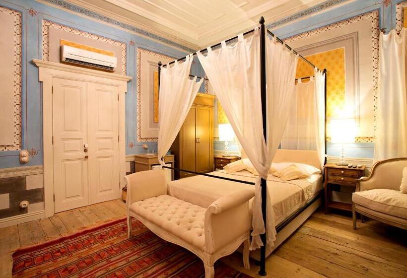 חדר סופריור, Macaron Konagi