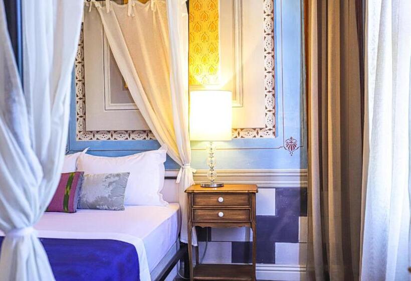 חדר סופריור, Macaron Konagi