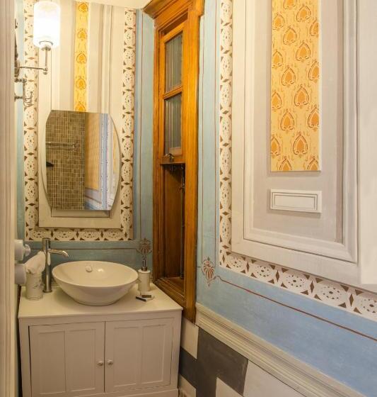 חדר סופריור, Macaron Konagi