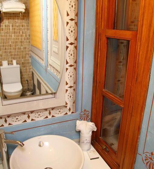 חדר סופריור, Macaron Konagi