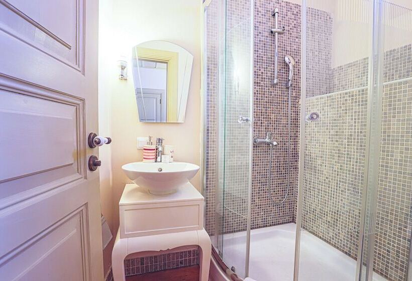 חדר סטנדרט יחיד, Macaron Konagi