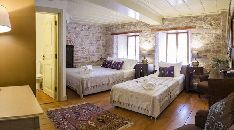 חדר סטנדרט לשלושה, Macaron Konagi