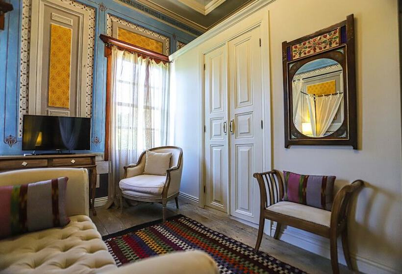 חדר סופריור, Macaron Konagi