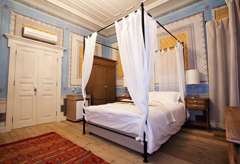 חדר סופריור, Macaron Konagi