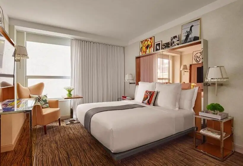 Standard Room King Bed Adapted for people with reduced mobility