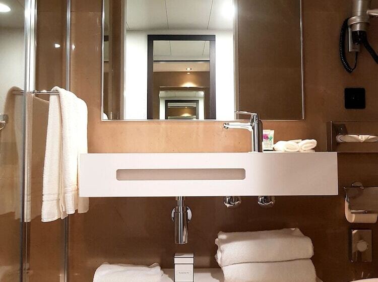 اتاق استاندارد, Nash Pratik