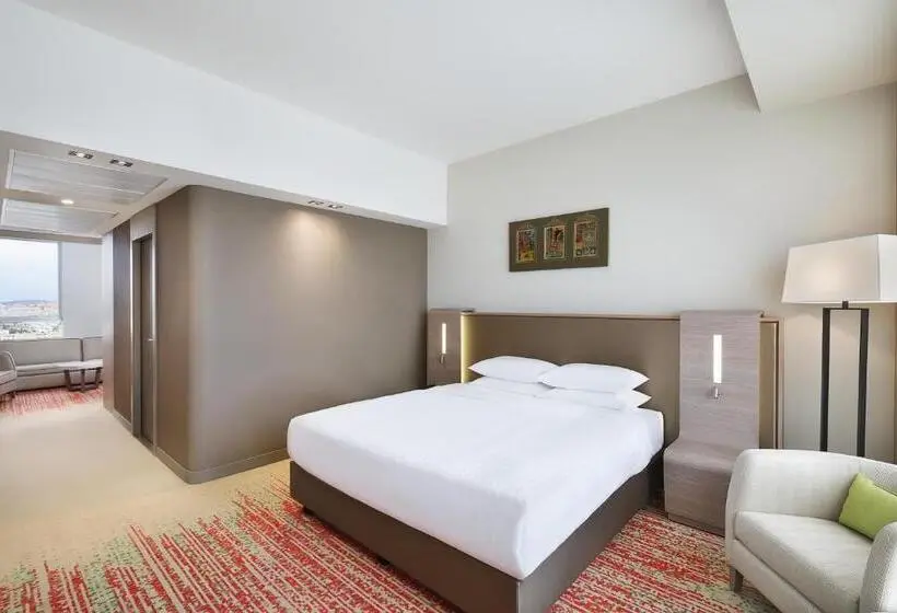 سوییت جونیور, Park Mall Hotel & Conference Center