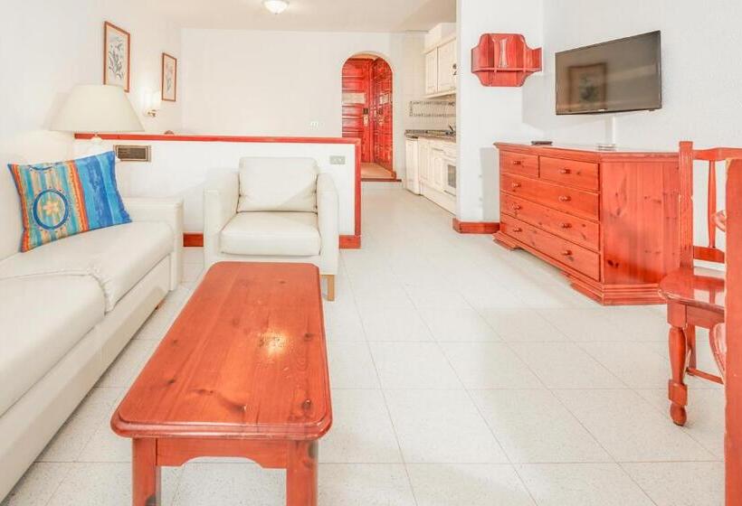 Classic studio with garden view, Parque Santiago IV Official