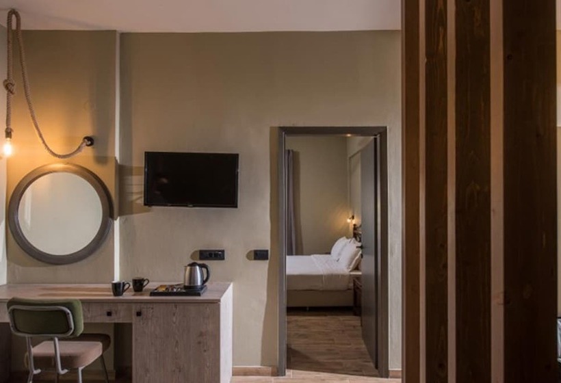 Семейный Номер, Petousis Hotel & Suites