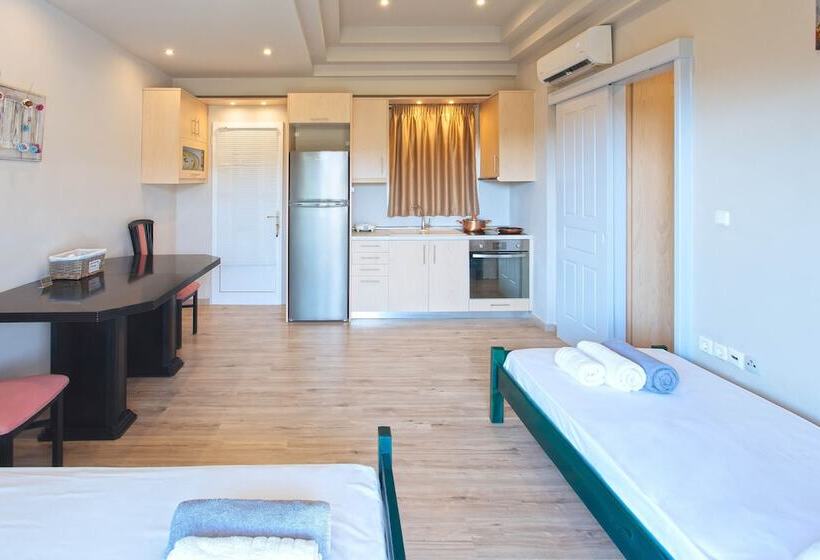 חדר דלוקס לארבעה, Sunny Place Resort