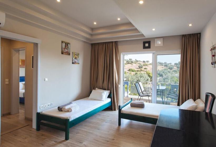 غرفة ديلوكس رباعية, Sunny Place Resort