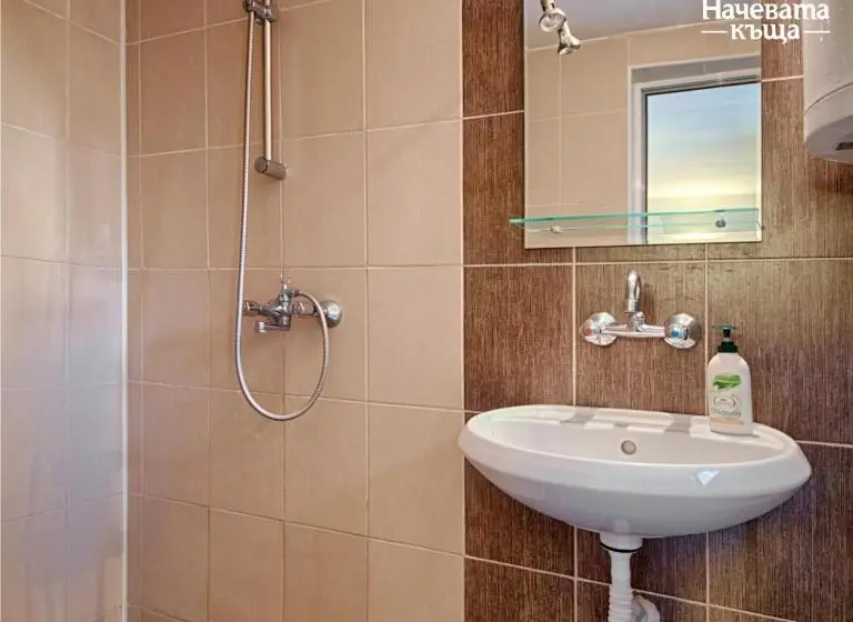 اتاق استاندارد سه نفره, Guest House Nachevata Kashta