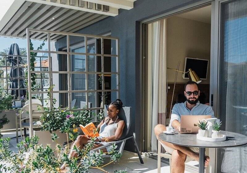 디럭스 스위트, Serenity Suites