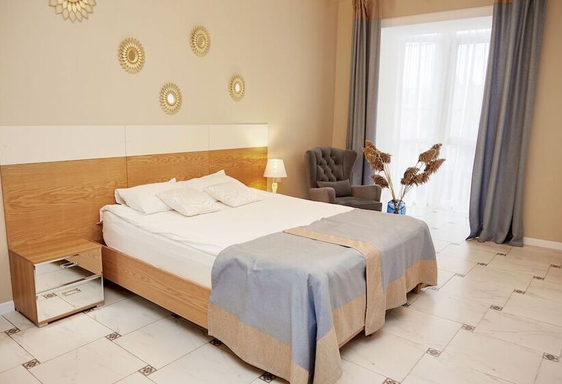 اتاق لوکس, Bruno