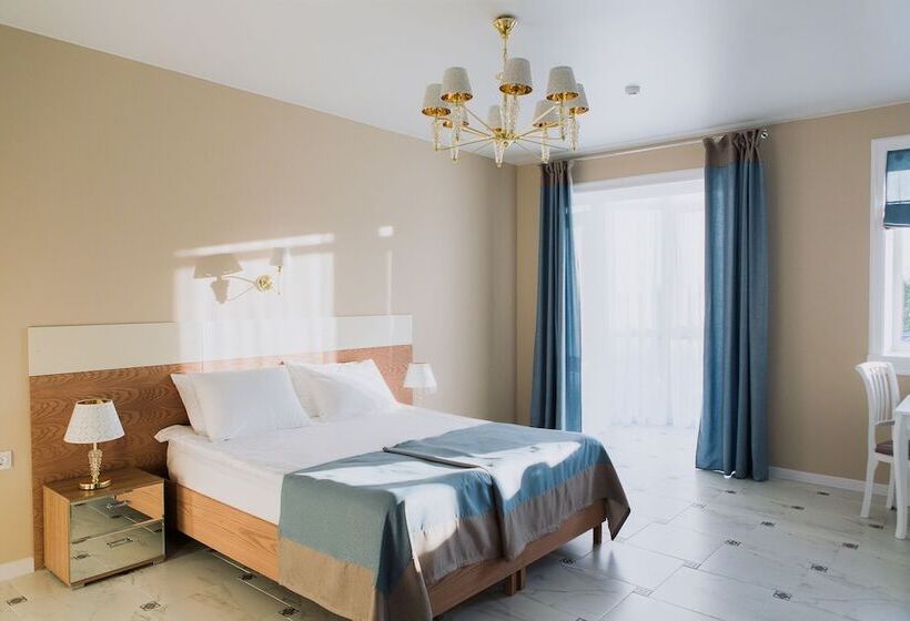 اتاق لوکس, Bruno