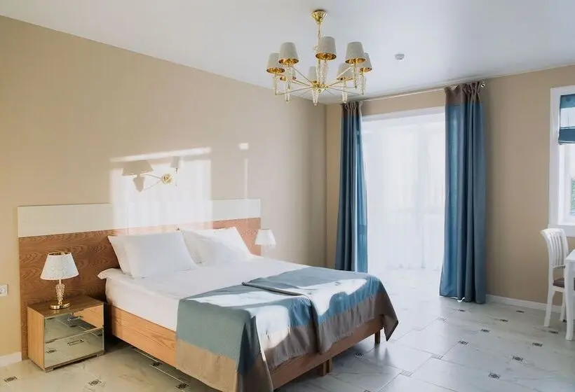 اتاق لوکس, Bruno