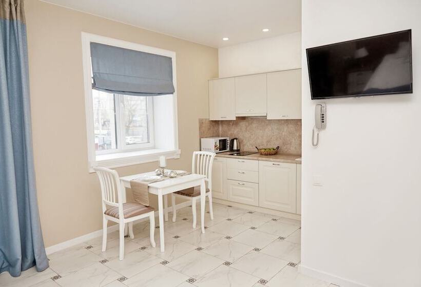 اتاق لوکس, Bruno