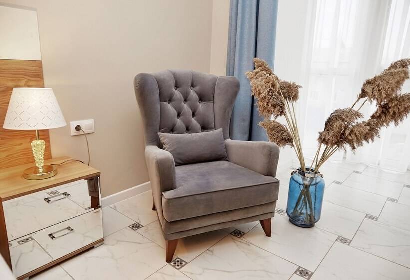 اتاق لوکس, Bruno