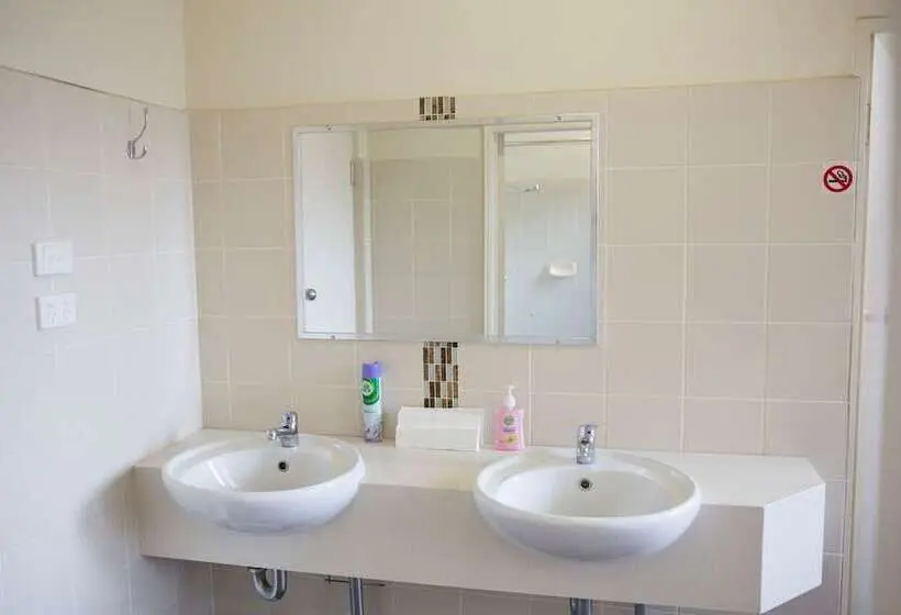 バス共有のスタンダードルーム, Royal Hotel Wyong