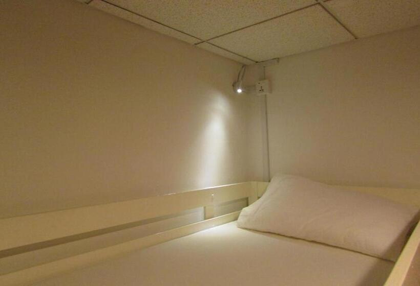 تختخواب در اتاق مشترک, The Bohemian