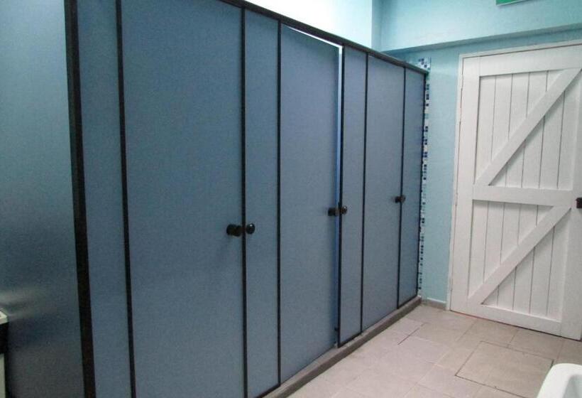 تختخواب در اتاق مشترک, The Bohemian