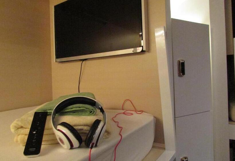 اتاق استاندارد یک نفره, The Bohemian