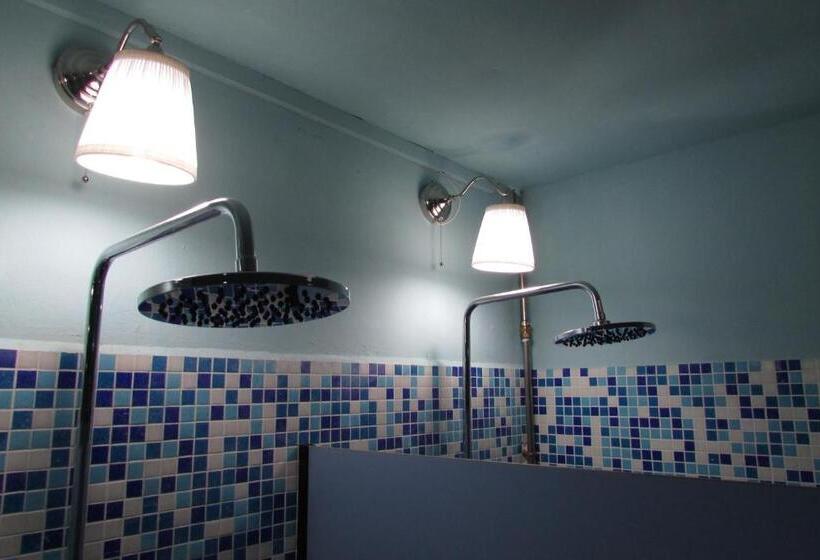 اتاق استاندارد یک نفره, The Bohemian