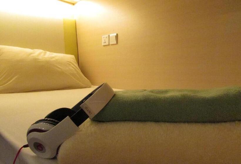 اتاق استاندارد یک نفره, The Bohemian