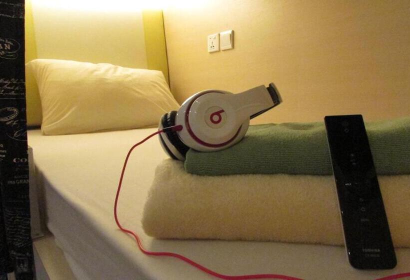 اتاق استاندارد یک نفره, The Bohemian