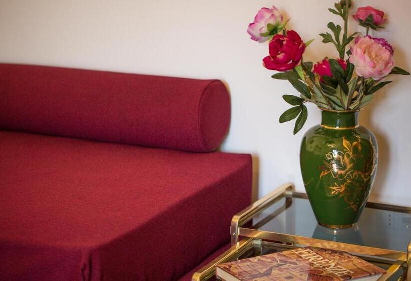 חדר קומפורט לשלושה, B&b Palazzi