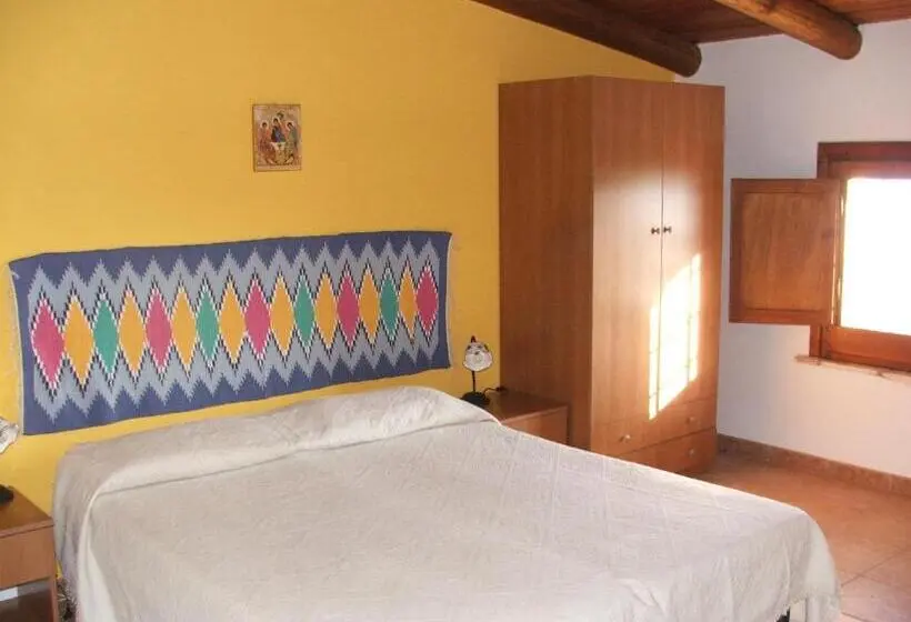 Standard Kolmen Hengen Huone, Casale Corcella