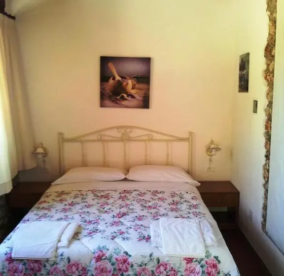Standard Kolmen Hengen Huone, Casale Corcella