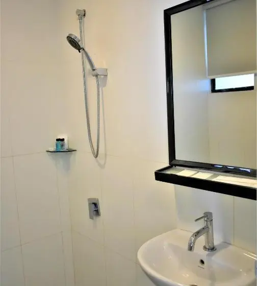 スタンダードスタジオ, D Wharf Hotel & Serviced Residence