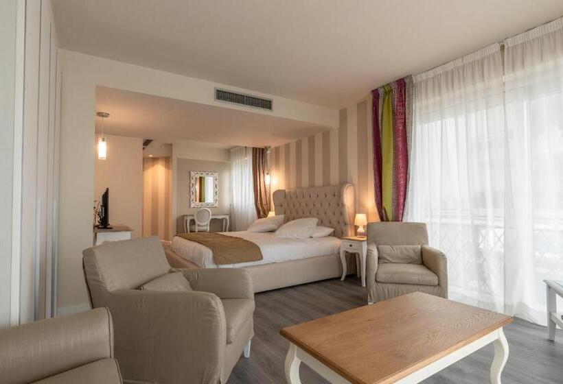 سوییت جونیور با چشم‌انداز دریا, La Dolce Vita