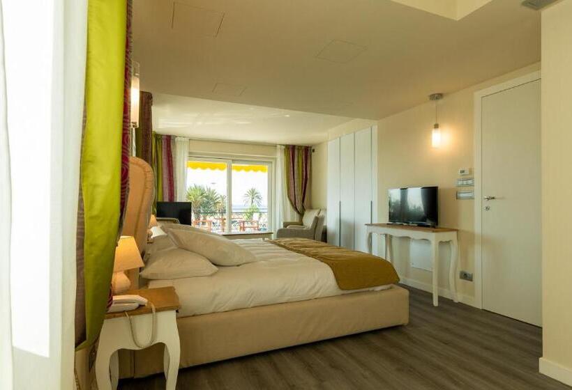 سوییت جونیور با چشم‌انداز دریا, La Dolce Vita