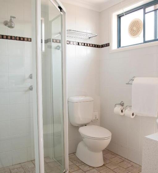 اتاق اجرایی, Rockpool Motor Inn