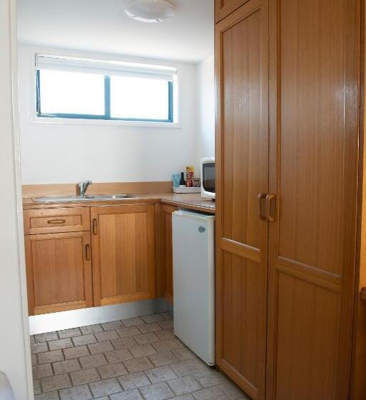 اتاق اجرایی, Rockpool Motor Inn