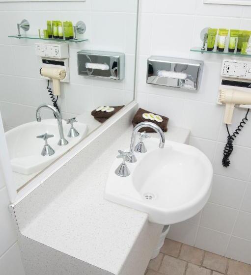 اتاق خانوادگی, Rockpool Motor Inn