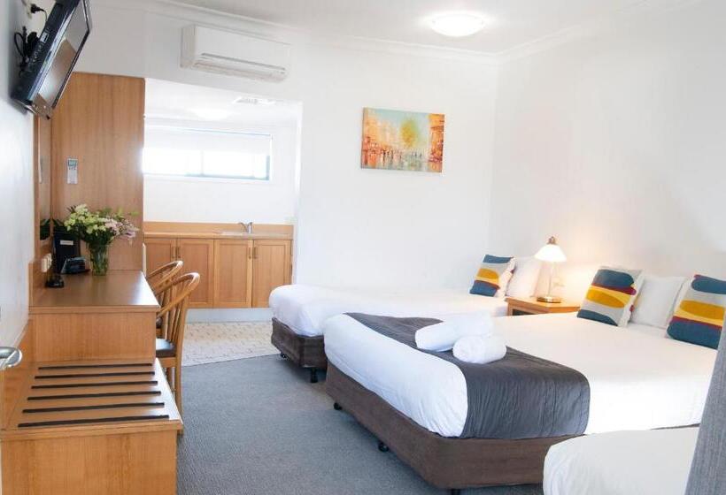 اتاق خانوادگی, Rockpool Motor Inn