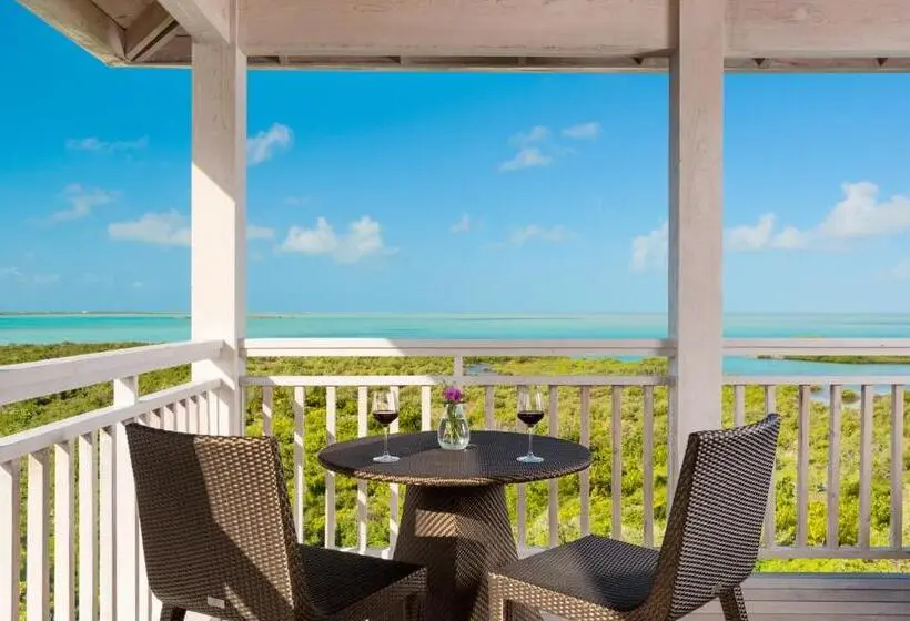 سوییت با چشم‌انداز دریا, Sailrock South Caicos   Island Hop Flight Included