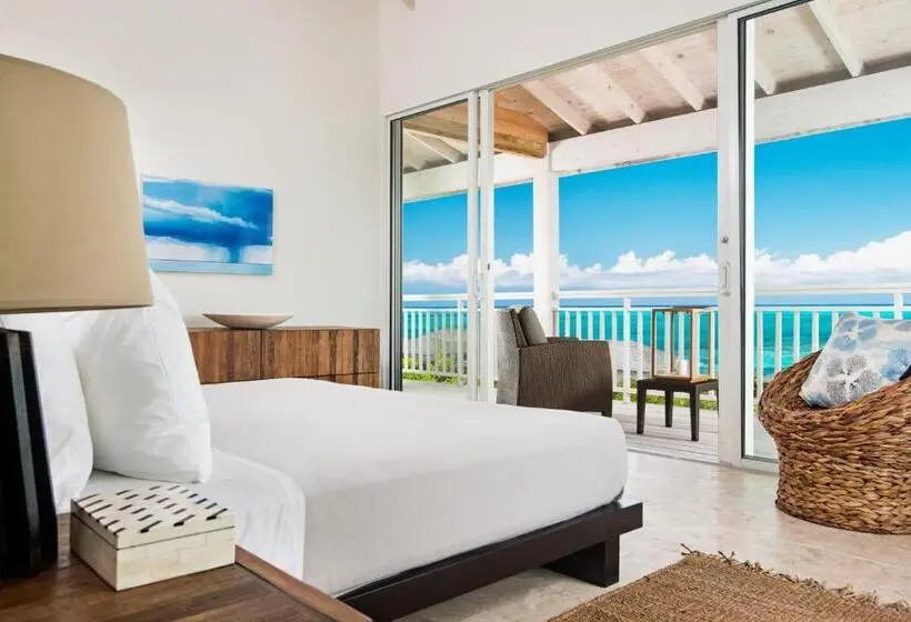 سوییت با چشم‌انداز دریا, Sailrock South Caicos   Island Hop Flight Included