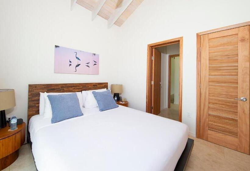 スイート, Sailrock South Caicos   Island Hop Flight Included