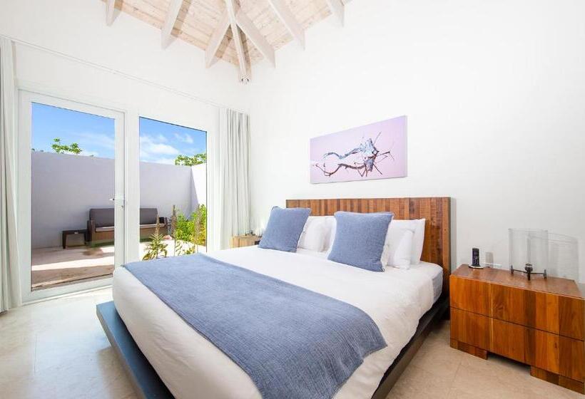 スイート, Sailrock South Caicos   Island Hop Flight Included