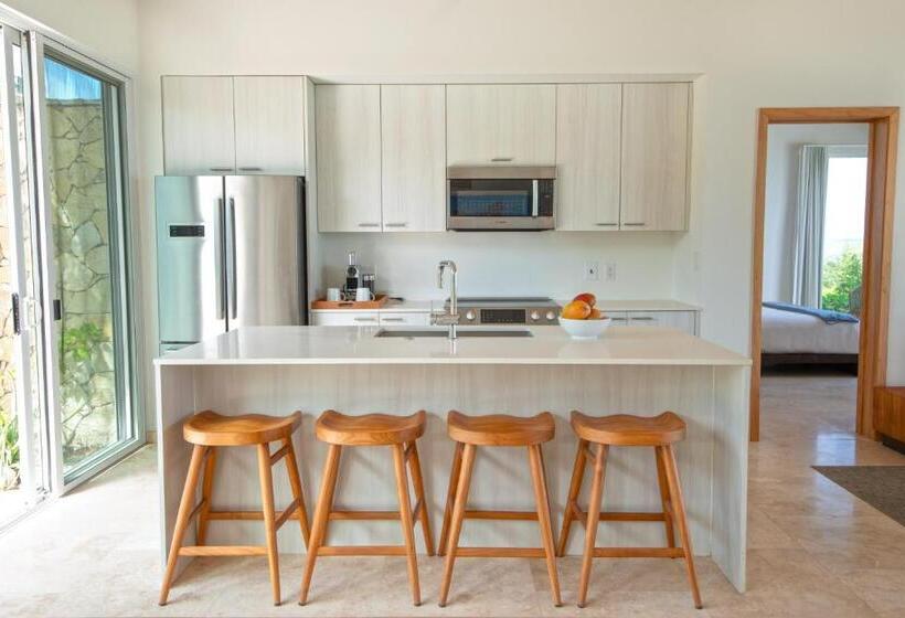 スイート, Sailrock South Caicos   Island Hop Flight Included