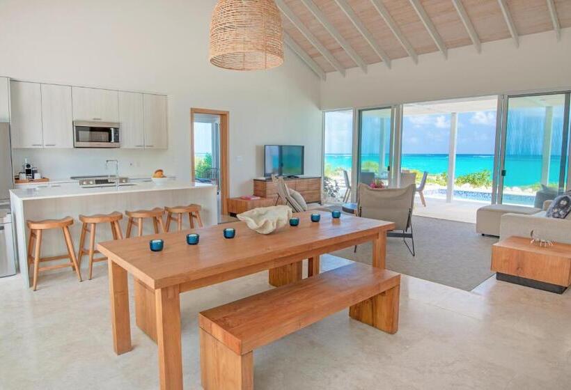 スイート, Sailrock South Caicos   Island Hop Flight Included