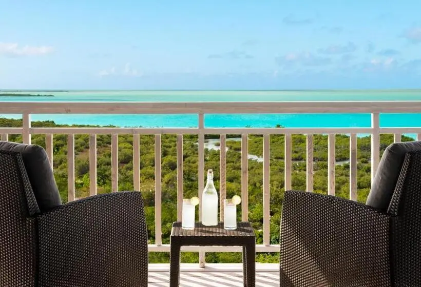 سوییت با چشم‌انداز دریا, Sailrock South Caicos   Island Hop Flight Included