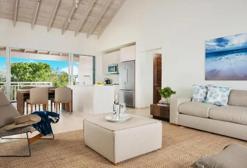 سوییت با چشم‌انداز دریا, Sailrock South Caicos   Island Hop Flight Included